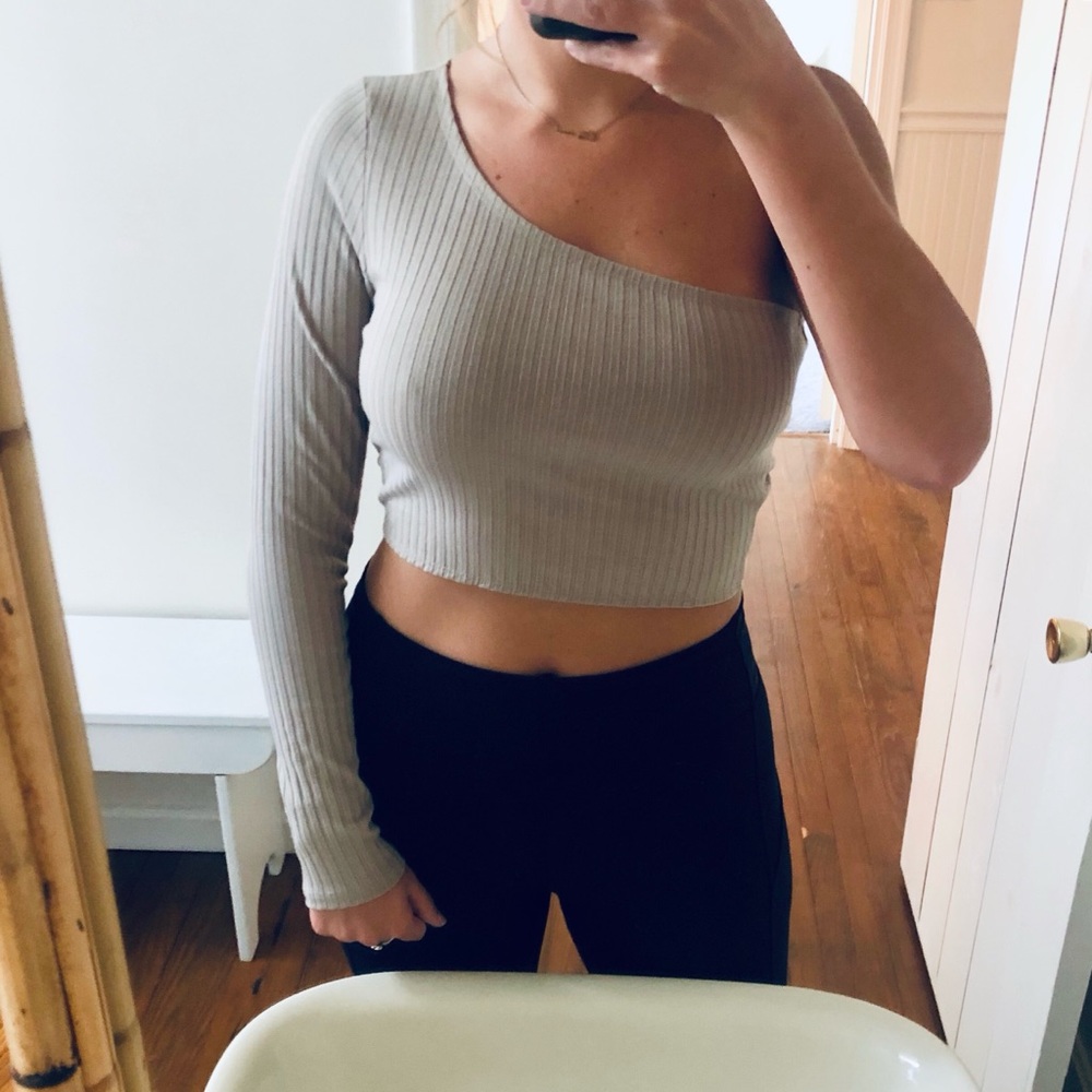 Forever 21 One-Shoulder Crop Top🦋